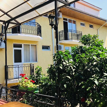 Mandarinoviy Sad Hotel Gagra Exterior foto